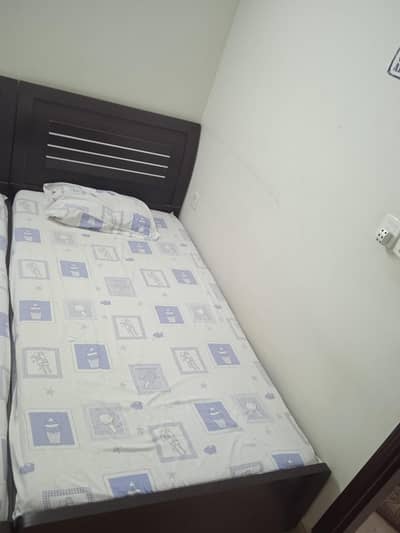 single bed with matress