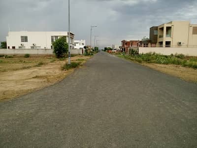 Fine Approachable Ideal Plot Facing Park Location 1-Kanal Plot For Sale