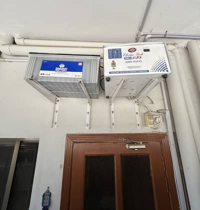 UPS 2000 watts  in excellent condition
