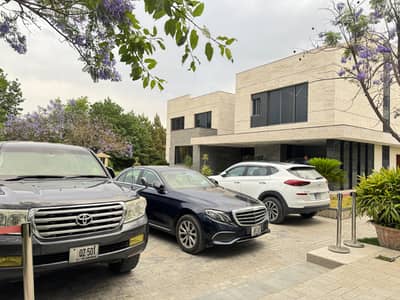 2 Kanal Premium Luxury Golf Facing Villa For Sale In Eighteen