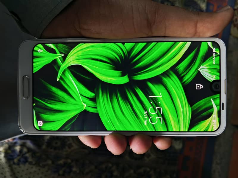 Sharp Aquos R2 4/64 1