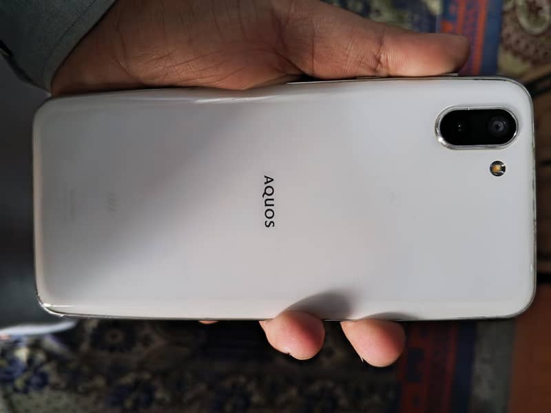 Sharp Aquos R2 4/64 2