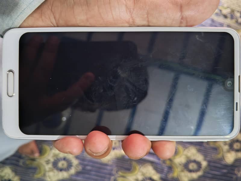 Sharp Aquos R2 4/64 3