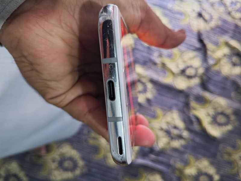 Sharp Aquos R2 4/64 4