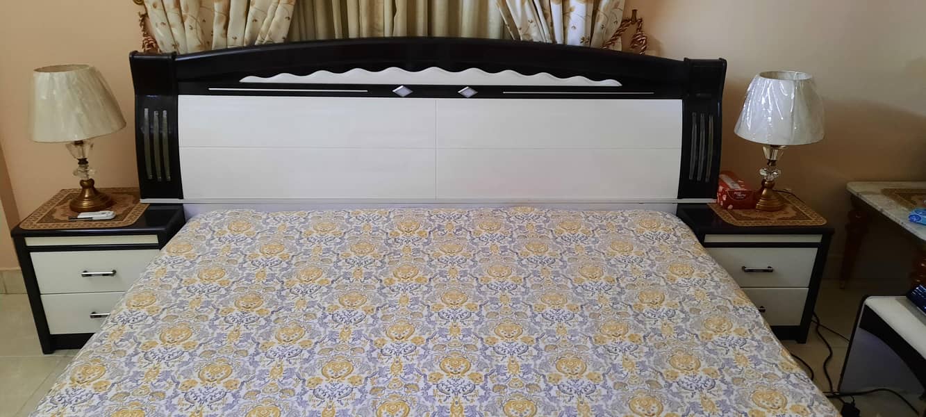 King size Bed set. . 0