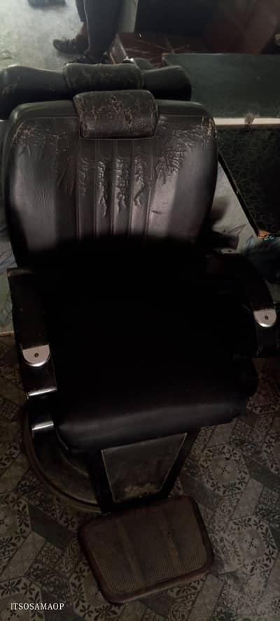 "Barber Chair / Salon Chair – Strong & Comfortable”
