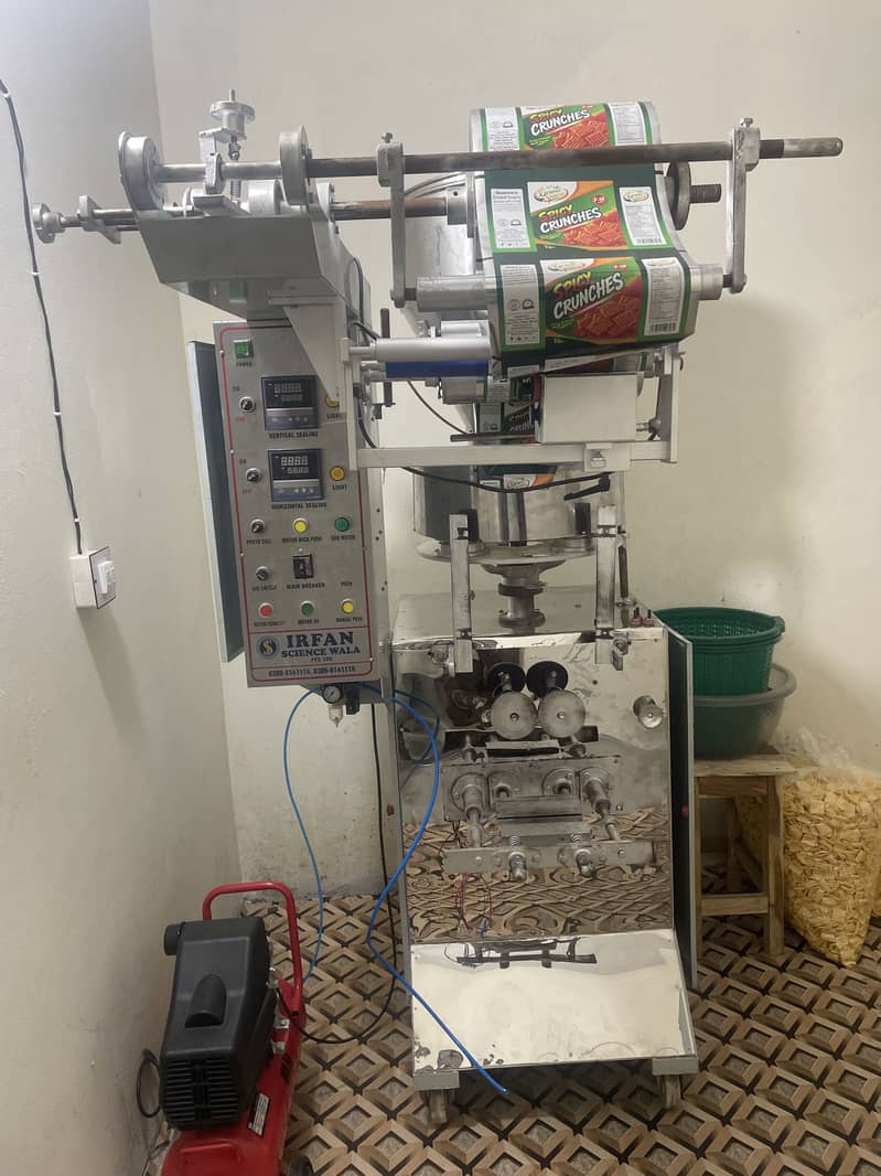 Snacks packing machine operater 0