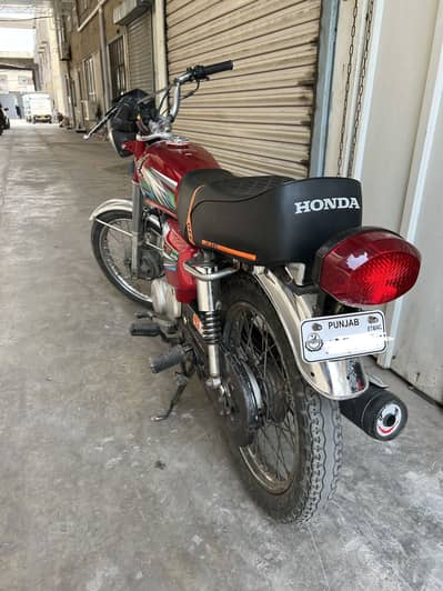 Honda CG 125 2021 model sticker in black color