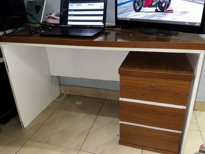 Inter wood Table
