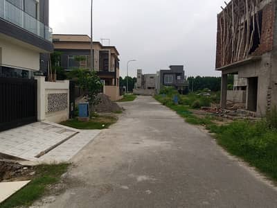 At Central Location Easy Access To 120 Feet Wide Road 5 Marla Plot For Sale