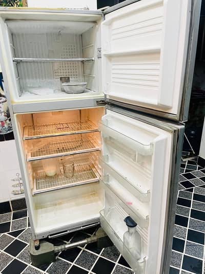 Dawlance fridge Sale . special discount . 35000 rupee
