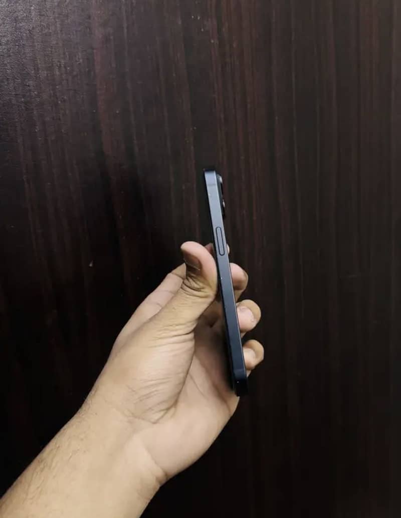 iPhone 14 3