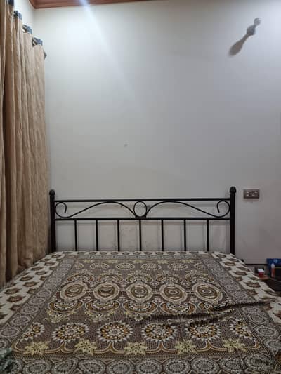 Complete iron bedroom set (king size bed with side tables + 2 chairs )