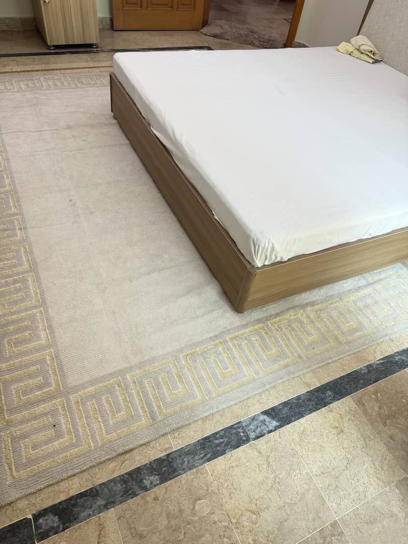Centre. carpet 1