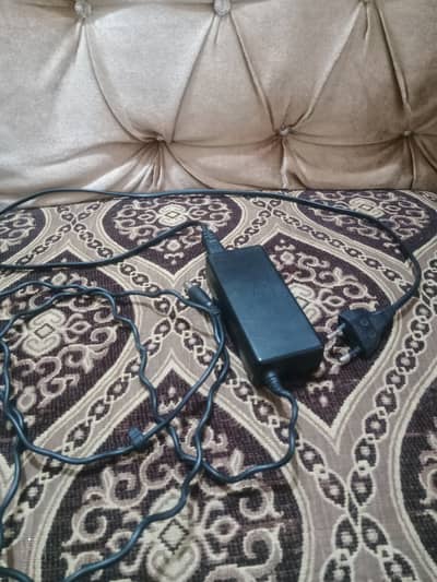 Laptop power adapter