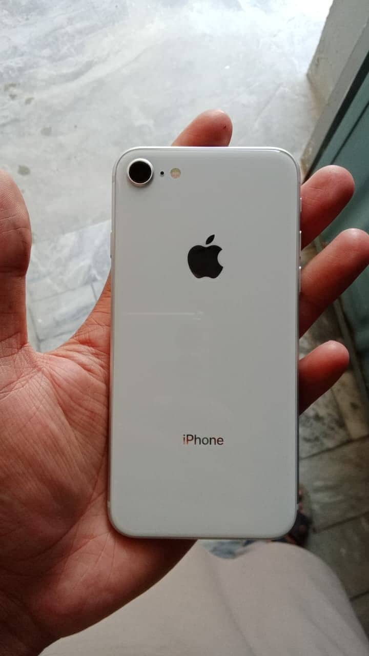 Iphone 8 10/10 condition 0