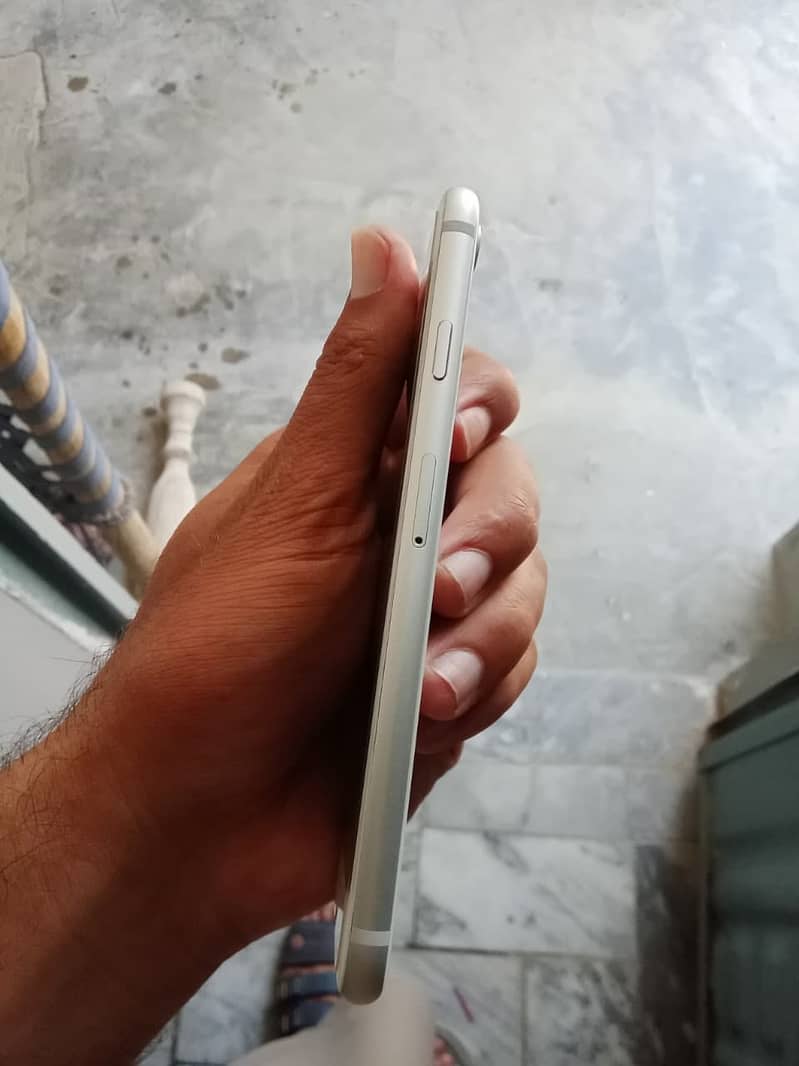 Iphone 8 10/10 condition 1