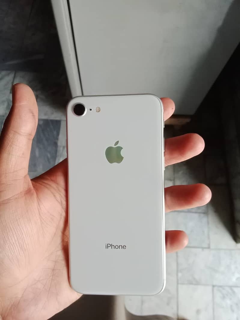 Iphone 8 10/10 condition 2