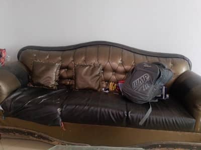 aik 3 seater sofa aur do 1 seater sofa