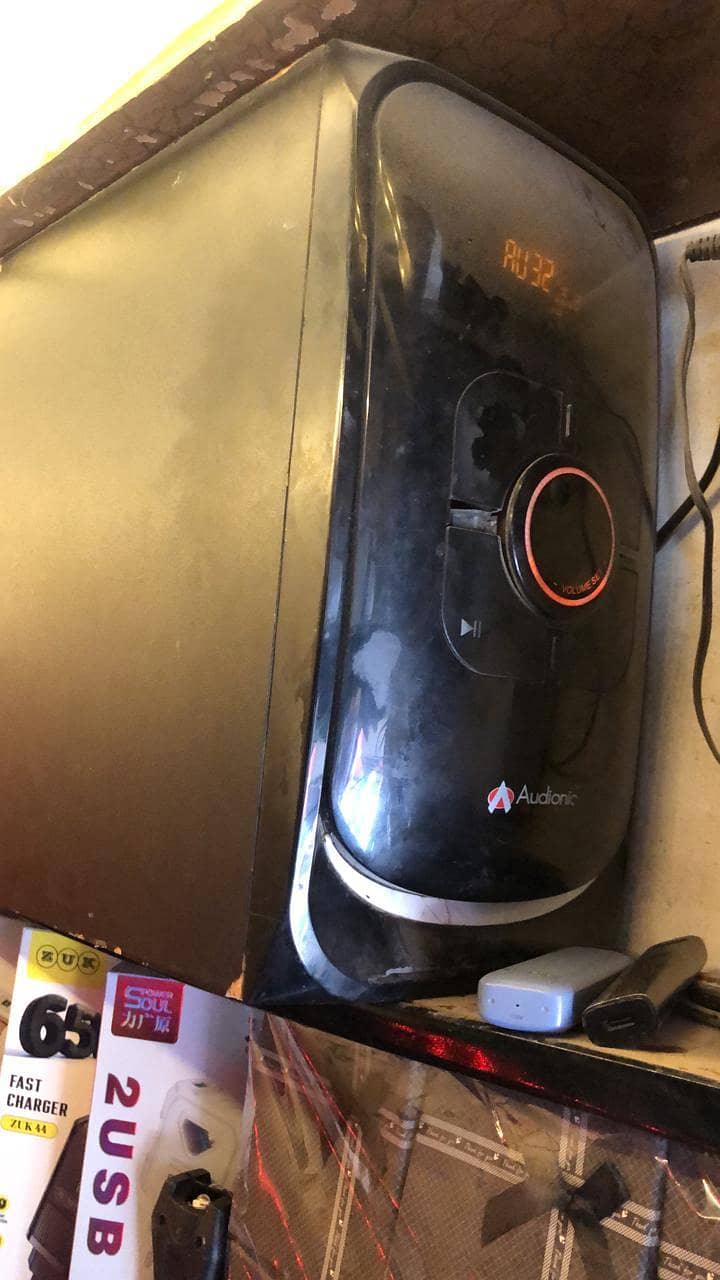 audionic woofer with  2 speakers 1