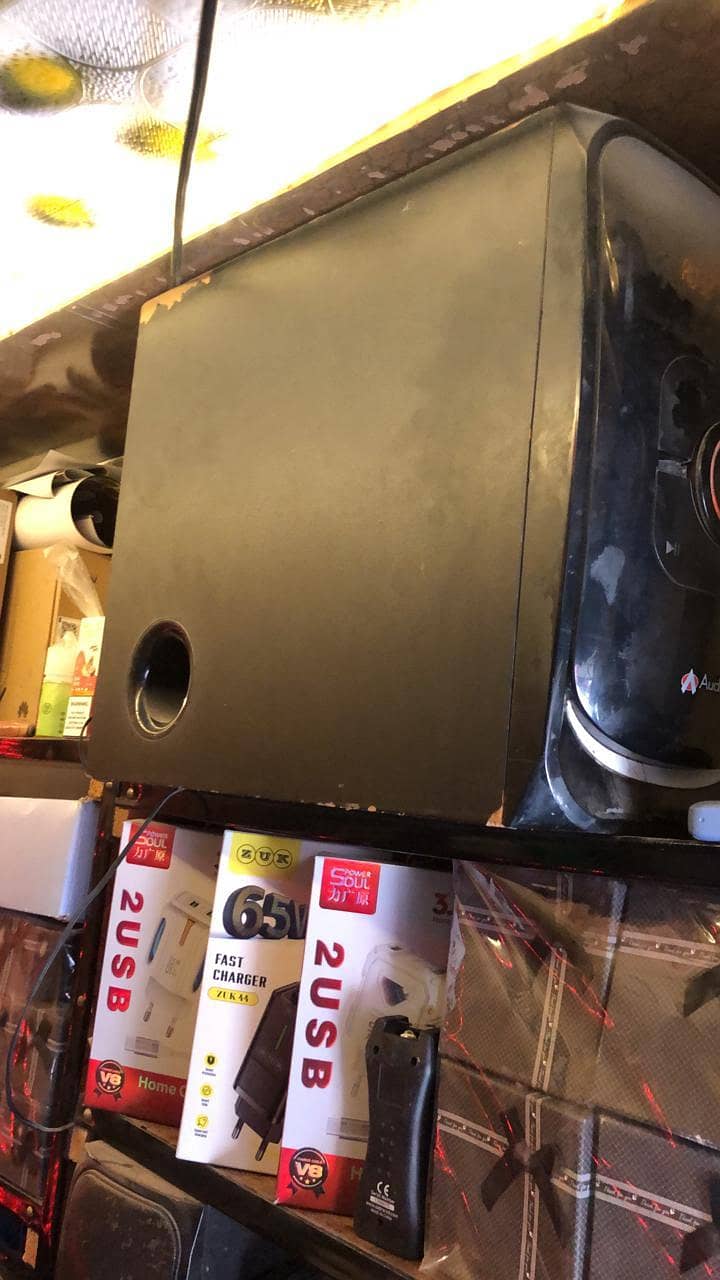 audionic woofer with  2 speakers 2