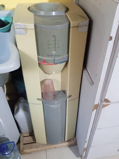 SG Water dispenser with fridge