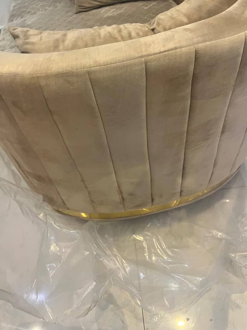 Slightly used sofa set 7