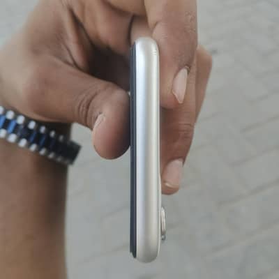 Ifhone 11 is ke face idea ka issue hy or pinnal change hy