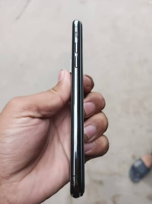 Apple iPhone X 4