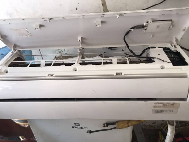 Orient ultron model 1ton split ac 4