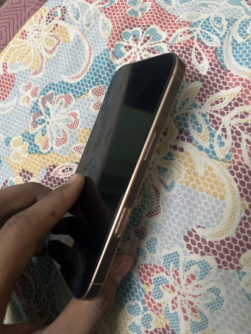iPhone 16 pro 2