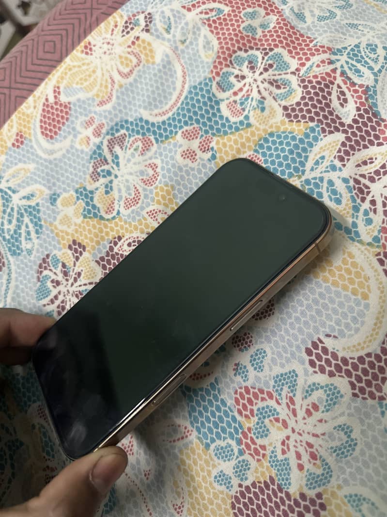 iPhone 16 pro 3