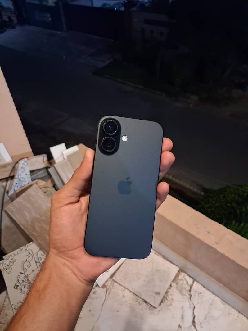 iPhone 16 0