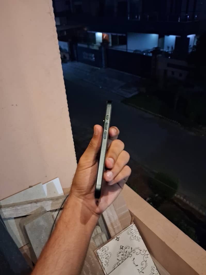 iPhone 16 3