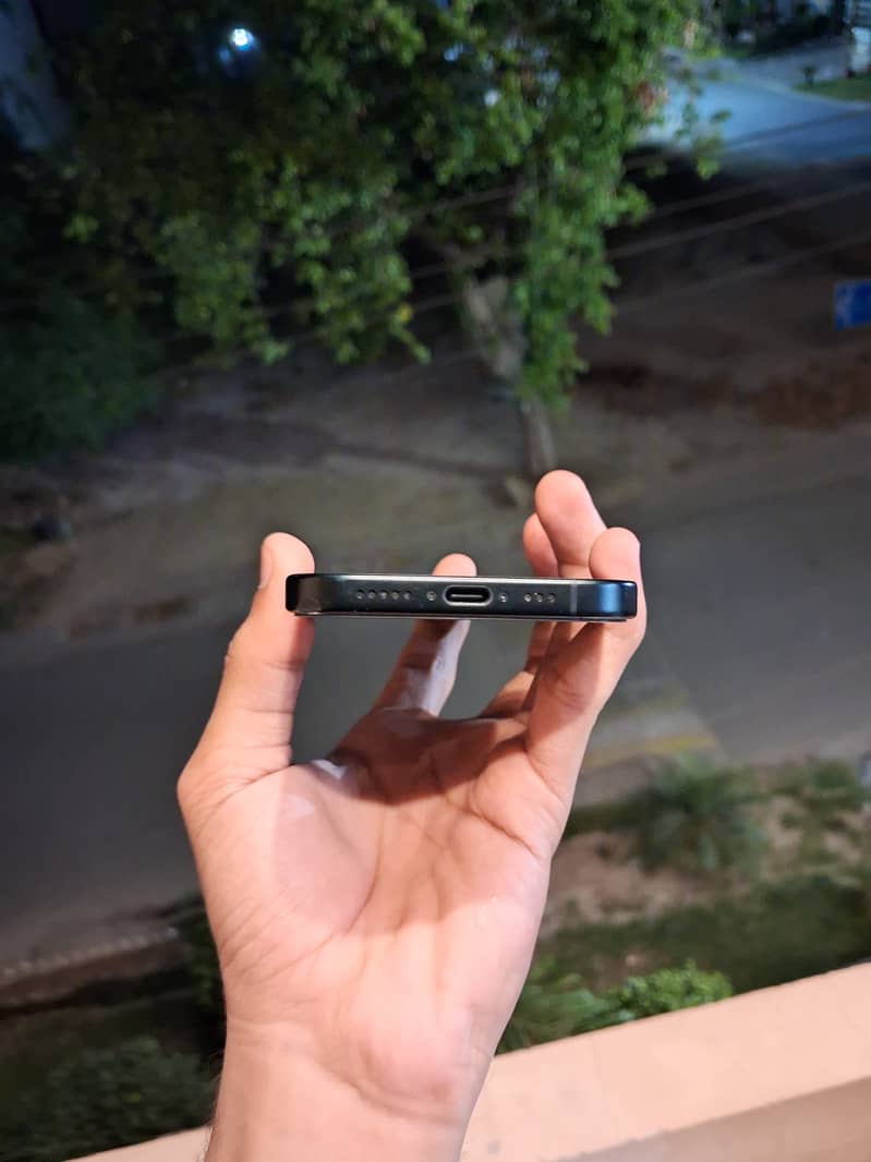 iPhone 16 6