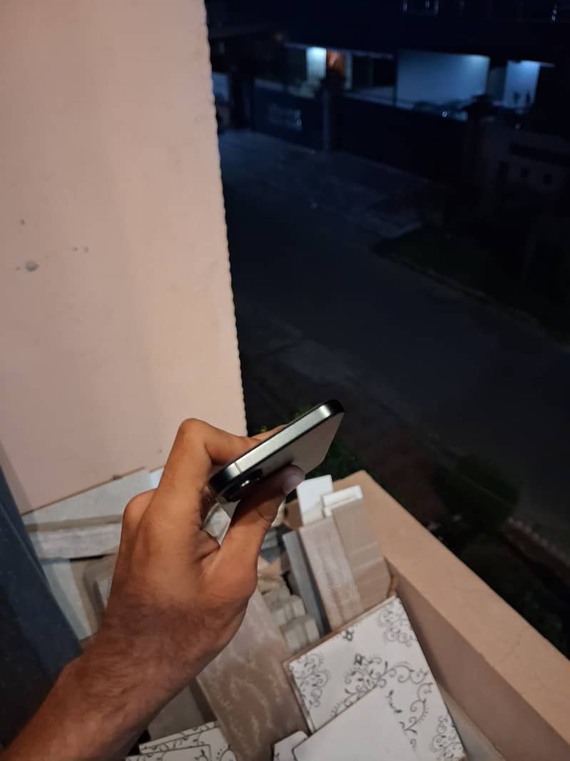iPhone 16 10