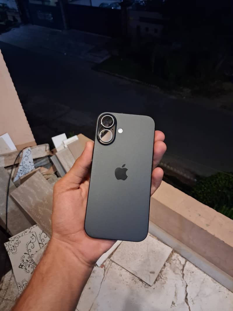 iPhone 16 11