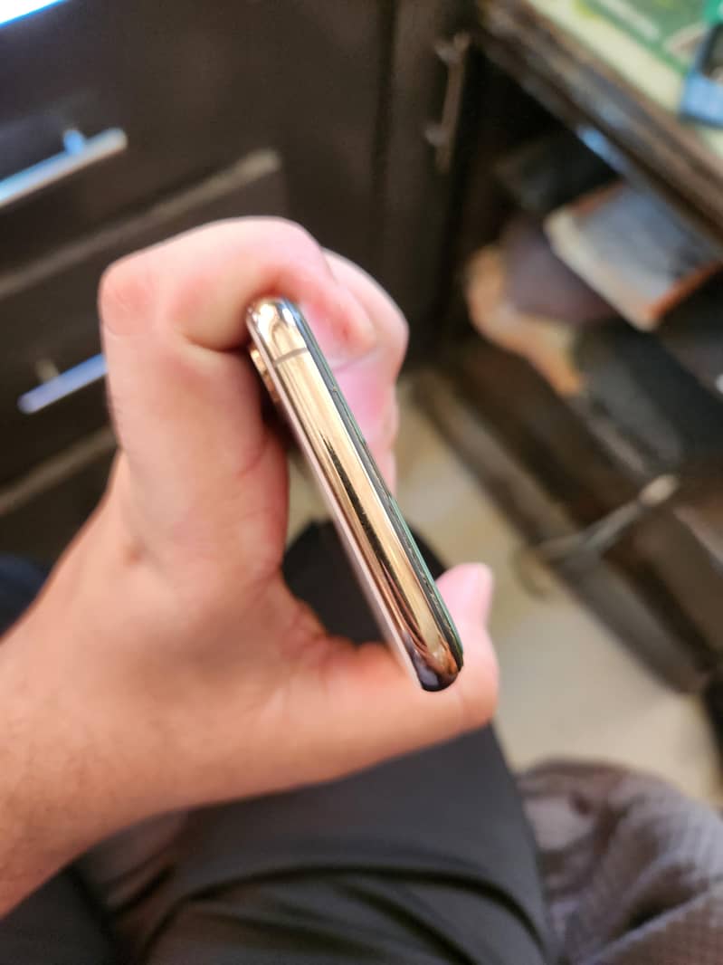 iphone xs 3