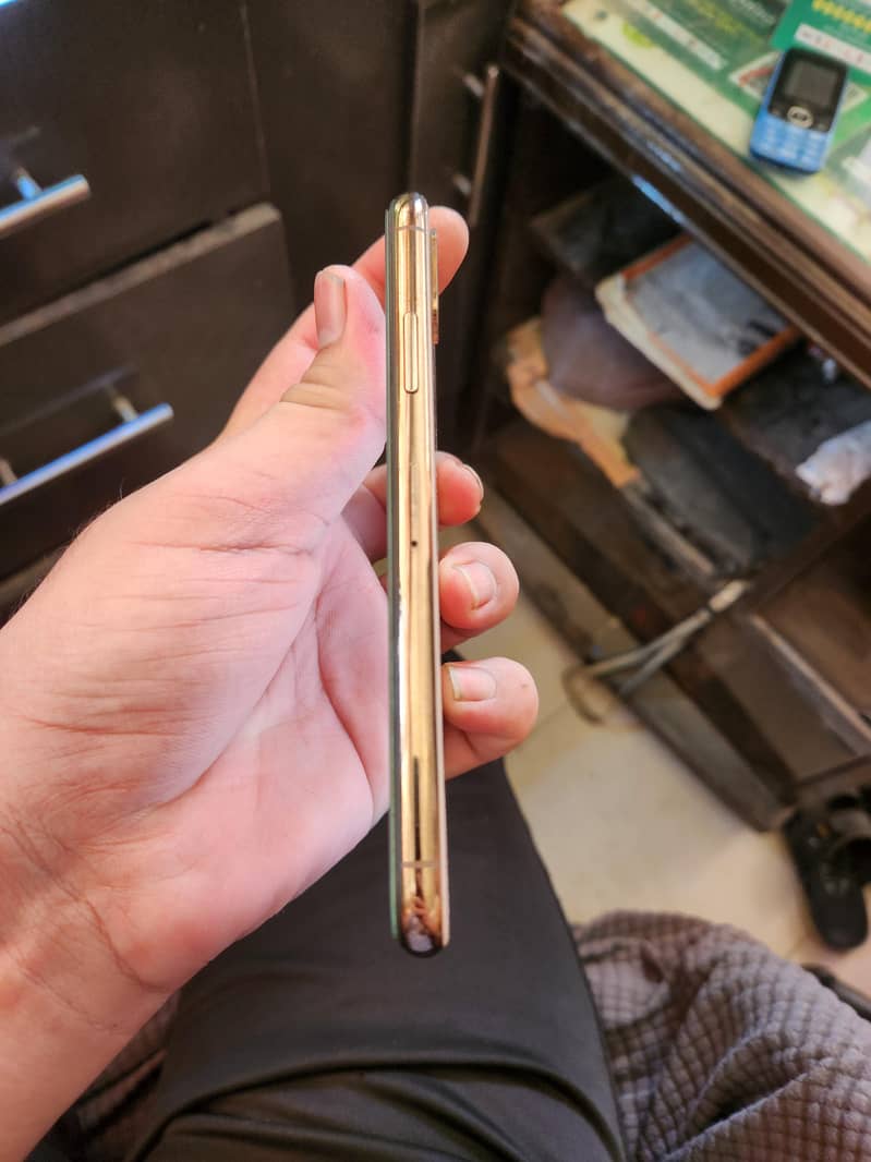 iphone xs 4