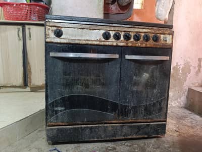 Nas gas cooking range with 5 stove.