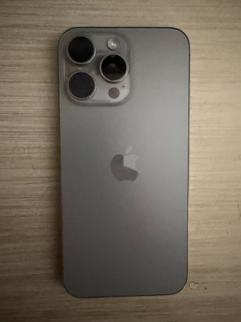 Iphone 15 Pro Max titanium 0