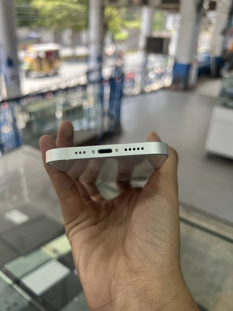 iPhone 12 4