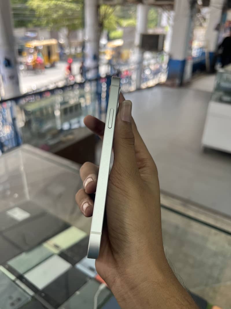 iPhone 12 3