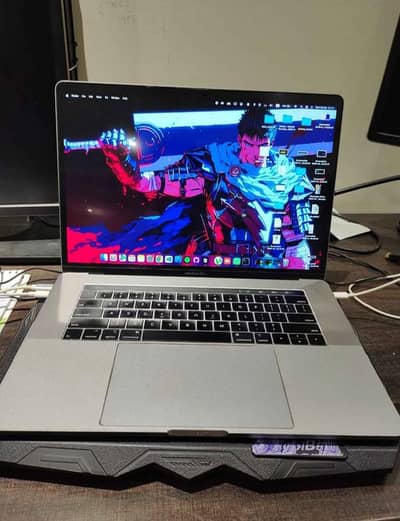 Macbook pro 2019 core i9 32GB Ram 500GB