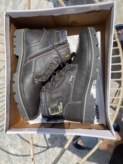 Size 42 boots for winters (Export article)