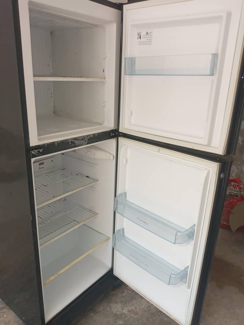 ELECTROLUX FRIDGE 1