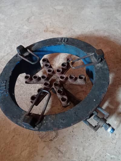 IRON INGHTHI  STOVE BIG SIZE EXCLLENT CONDITION
