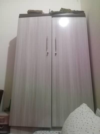 almari for sale brand new ha 1 month use ha for sale 6/4  ki ha