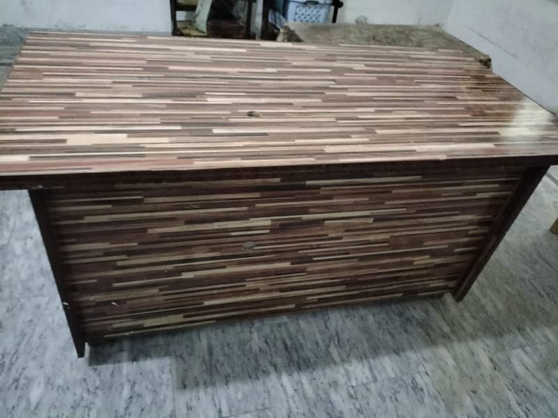 Computer table 0