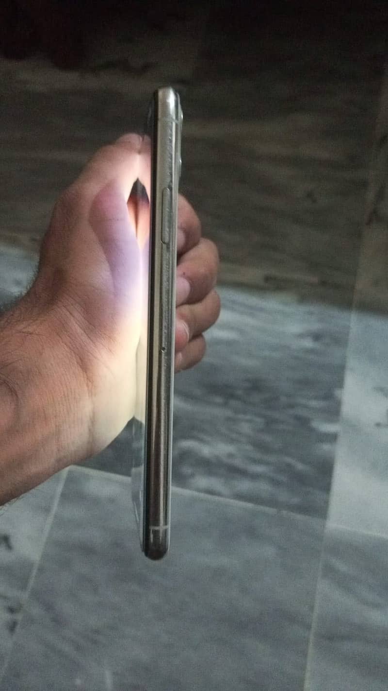 iPhone 11 Pro Max 2